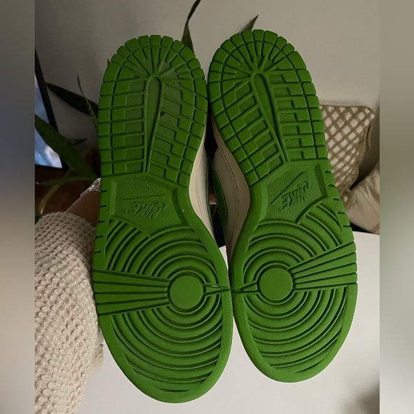 WMNS 2006 Nike Dunk Low ‘Birch Green Bean’ - Picture 5 of 8